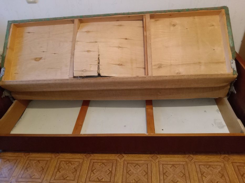 Отдам диван безкоштовно