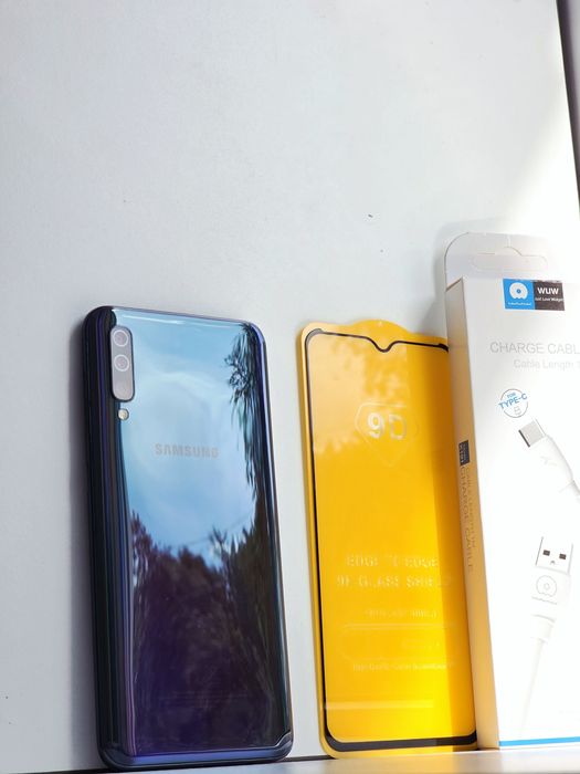 Samsung Galaxy a50 128 gb хороший стан