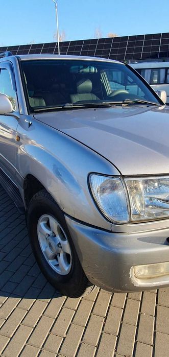 Toyota Land Cruiser 100