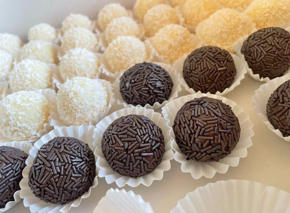 Salgados caseiros e docinhos brasileiros