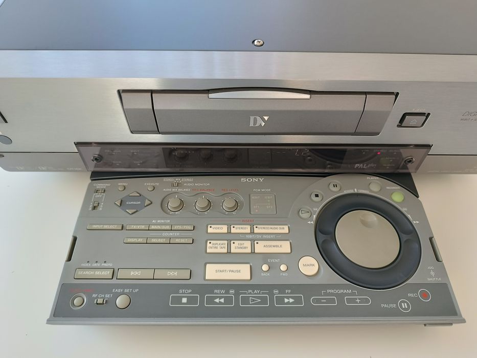 Video DV Sony DHR-1000NP, como novo.