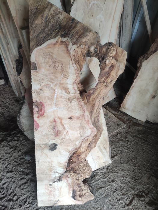 Слеб , дошка не обрізана горіх ,клен ,шовковиця , акація