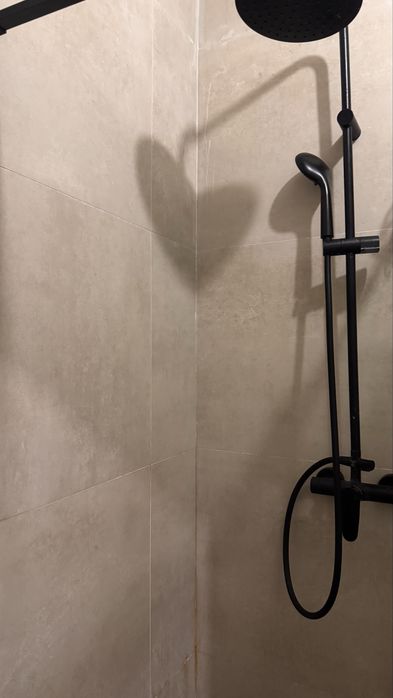 Quarto compartilhado por 3