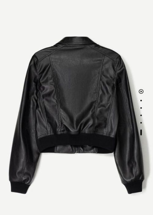 Куртка бомбер від BERSHKA