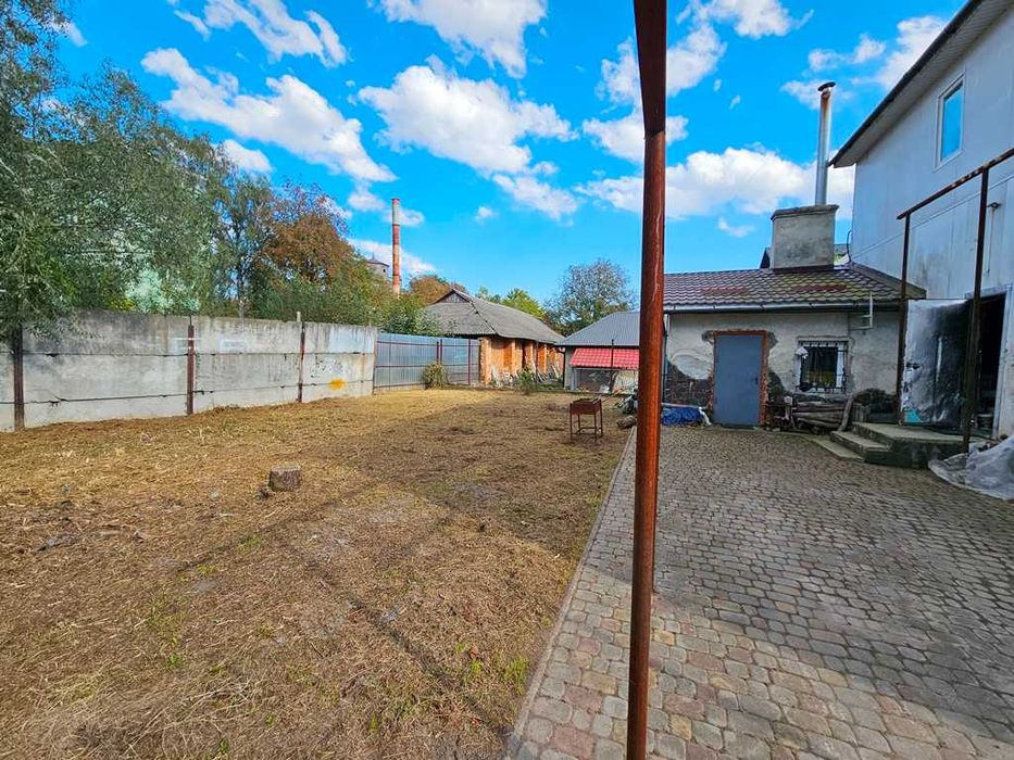 Виробничо-складське приміщення біля міжнародної автотраси Київ-Чоп...