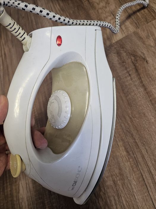 Продам утюг 2300вт с паром Clatronic