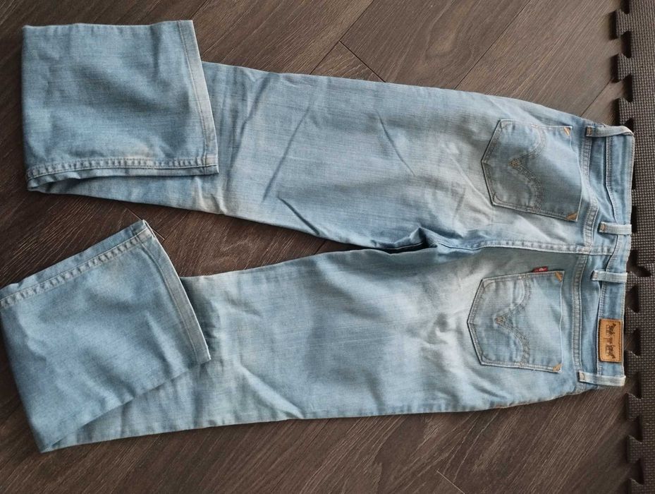 Dżinsy Levi's damskie 627 straight fit