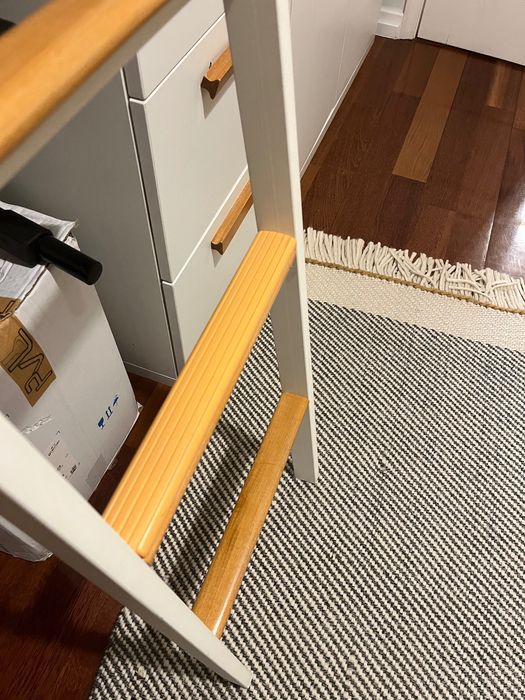 Cama elevada com arrumação