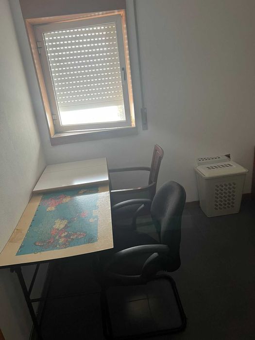 Alugo quarto para estudante em Évora