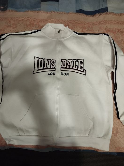 Тепла спортивна кофта.