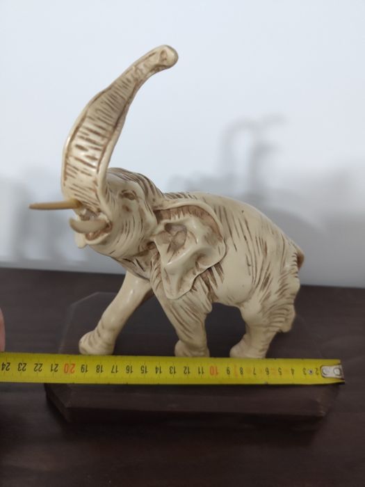 Elefante em Marfinite.