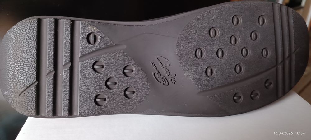 Продам туфлі  Clarks 11 розмір, нові
