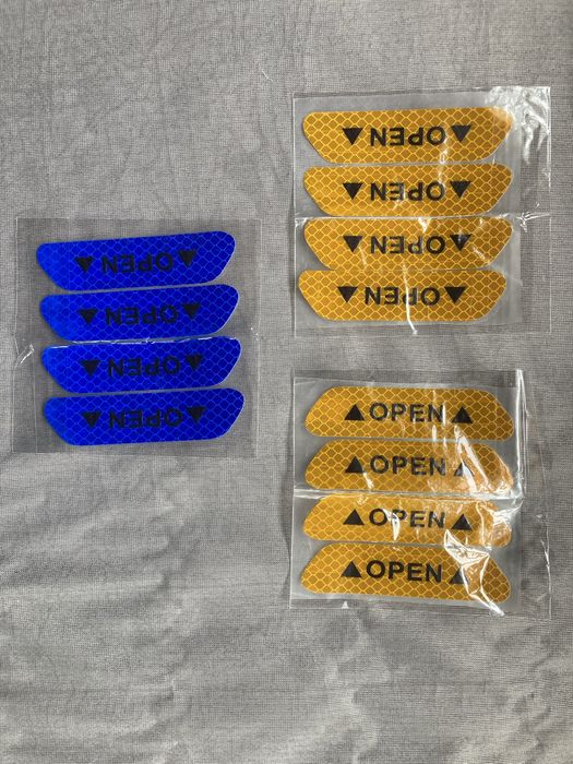 Наклейки на двери авто