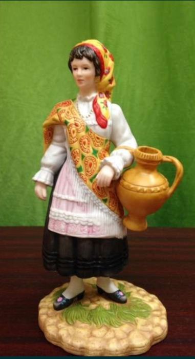 Estatuetas trajes típicos de Portugal de Coleções Philae