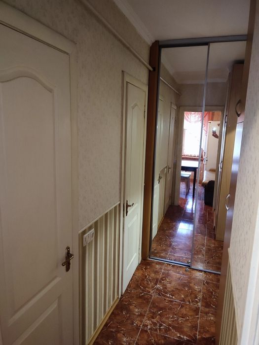 Погодинно подобово 2 кімнатна. Неподалік від центру