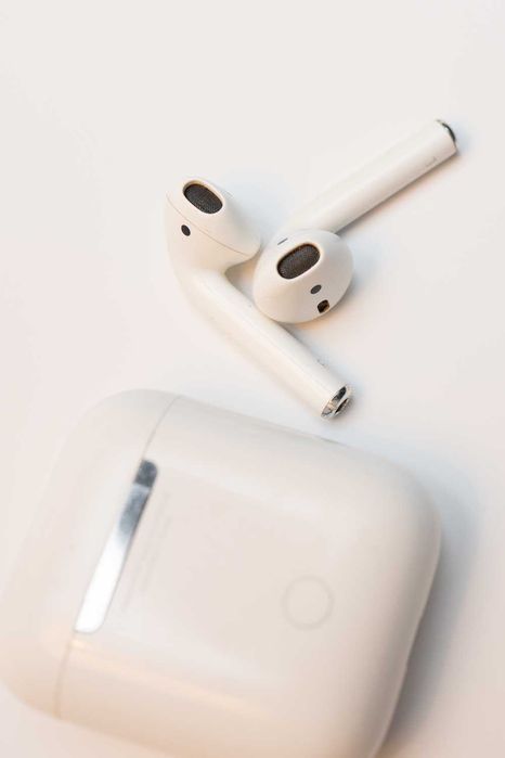 Apple AirPods 2. gen. – komplet z etui – słaba bateria słuchawek – do naprawy