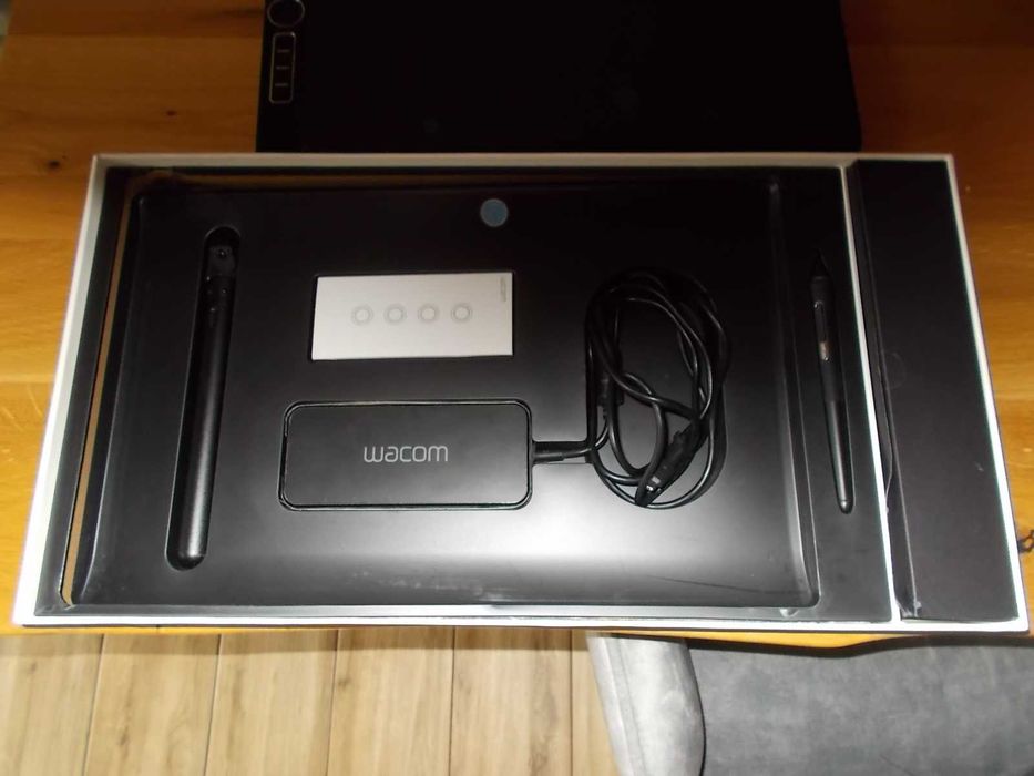 Wacom MobileStudio 16 4K ,DTH-W1620H i7-6567U 16GB 512 Dysk