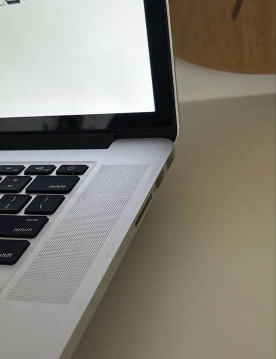 MacBook Pro Retina 15” Mid 2014 – 16 GB RAM / 250 GB SSD
