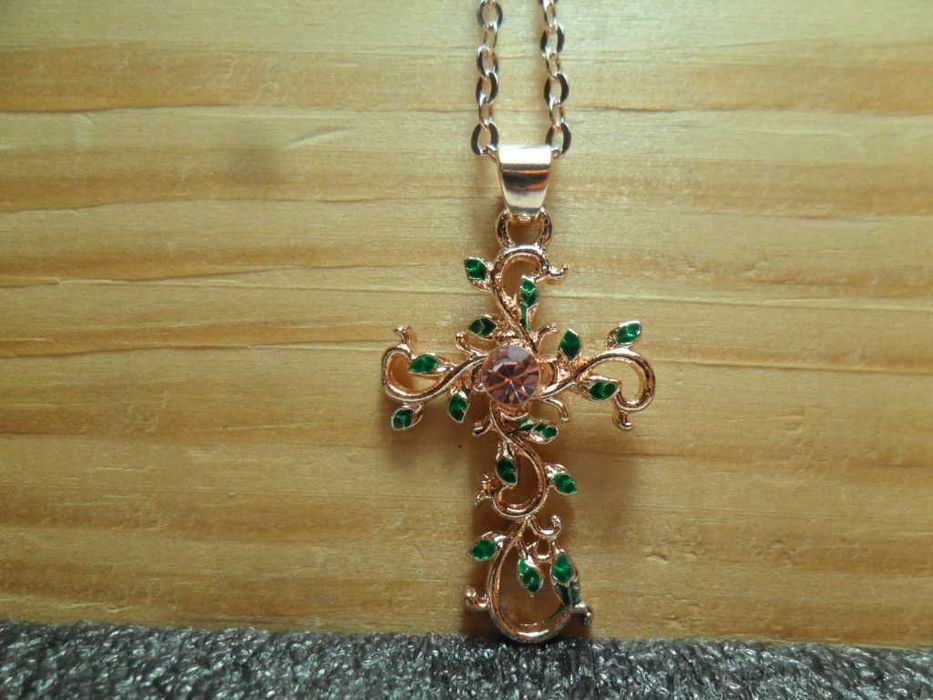 Цепочка с витым крестиком.