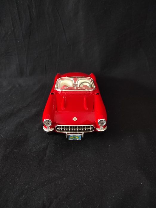 Miniatura escala 1:18 Chevrolet Corvette