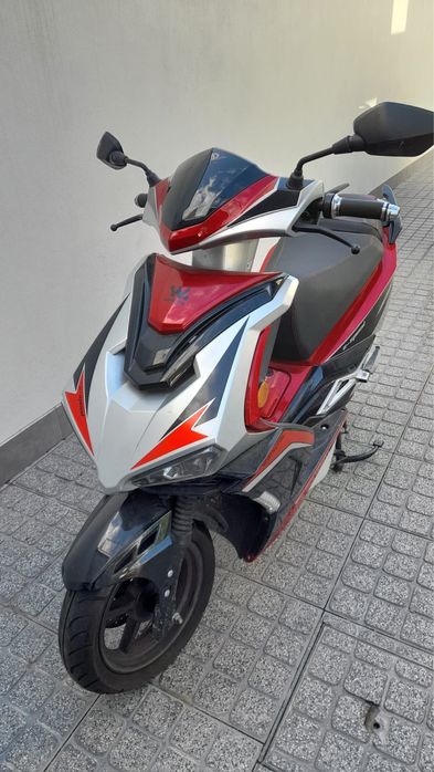 Scooter elétrica WayScral+2capacetes+capa+aloquete sonoro - Como novo!