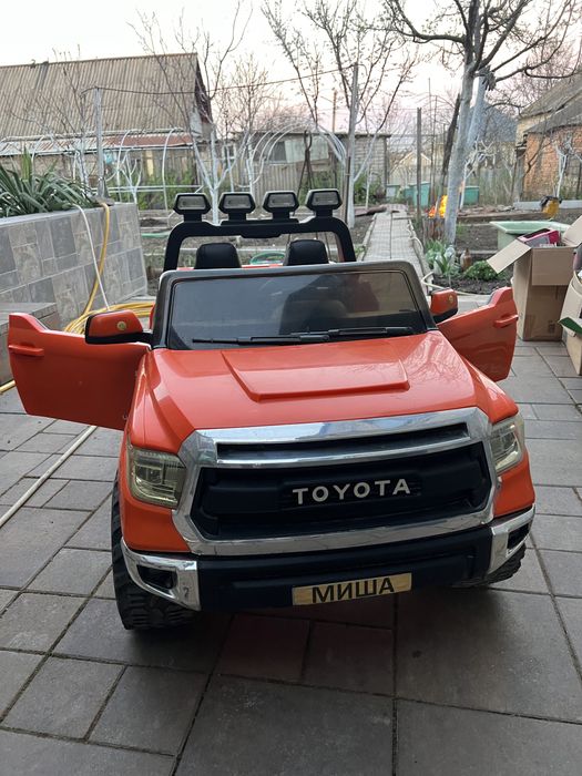 Десткий электромобиль toyota tundra на аккумуляторе