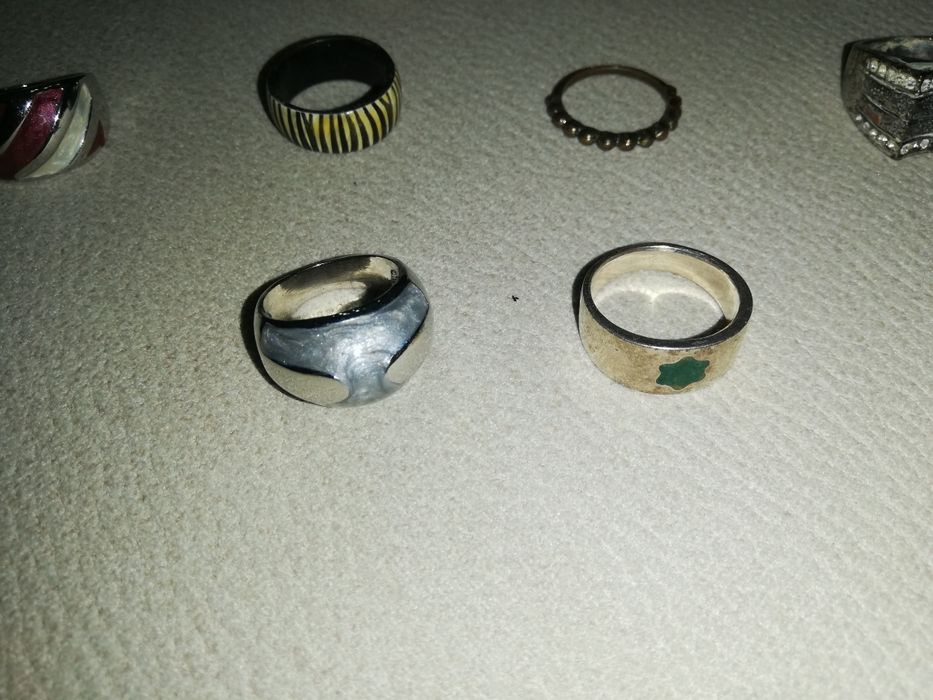 Diversos anéis de várias marcas