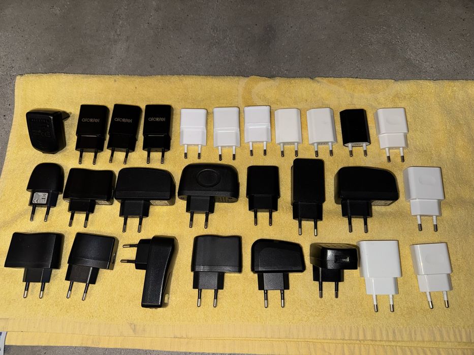 Vendo ou troco 27 carregadores usb