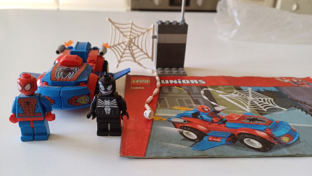 LEGO Juniors 10665 – Marvel Spider-Man vs Venom (Com Manual e Figuras)