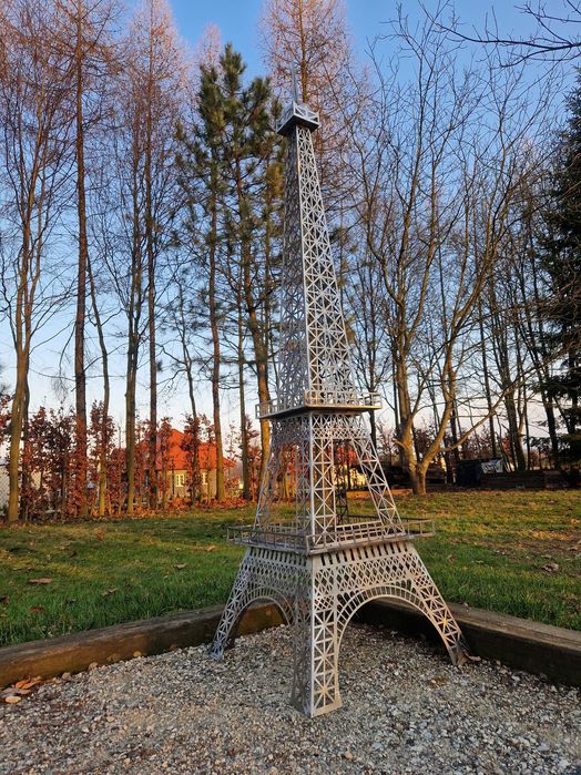 Wieża Eiffla. Ozdoba do domu, ogrodu na taras