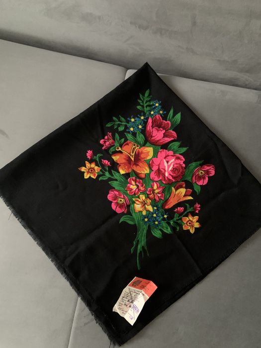 Новый шерстяный платок размер 90/90