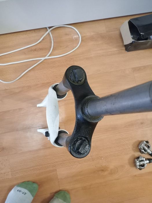 Вилка SR Suntour 26", белый