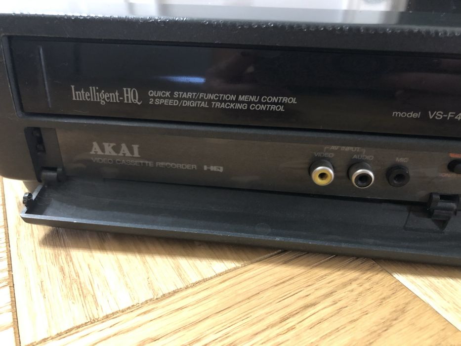 Magnetowid Akai VS-F430 VHS.