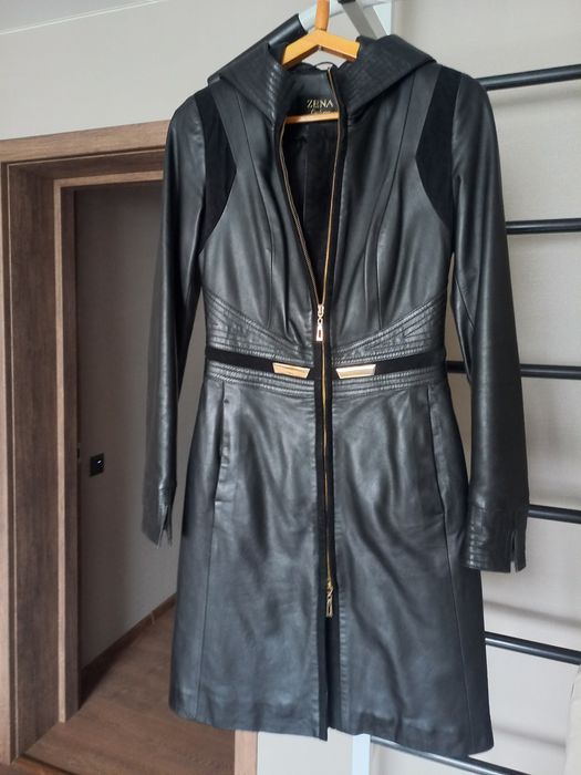 Шкіряне пальто з капюшоном