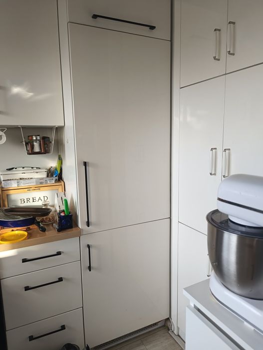 Lodówka z zamrażarką w zabudowie. Amica.