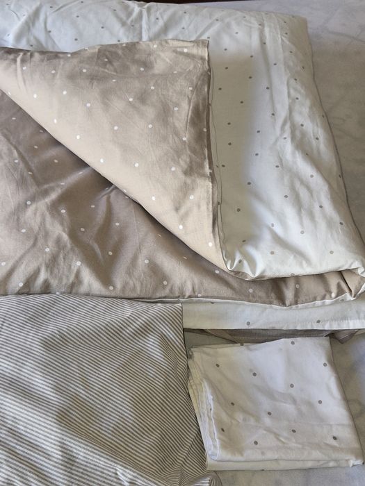 Edredão, capa, lençol de baixo, fronha e protetor de berço/grades tudo marca  IKEA