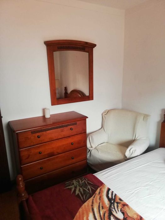 Alugo quarto a rapaz ou rapariga