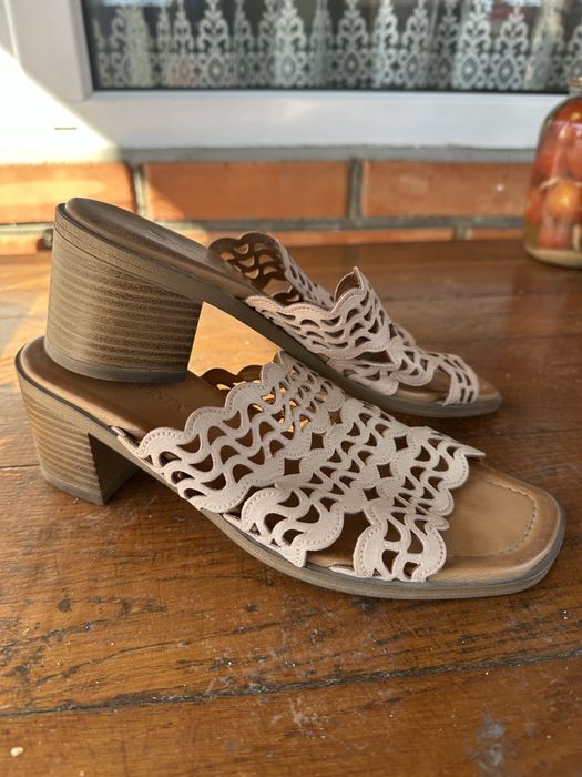 Шкіряні жіночі шльопки в ідеальному стані