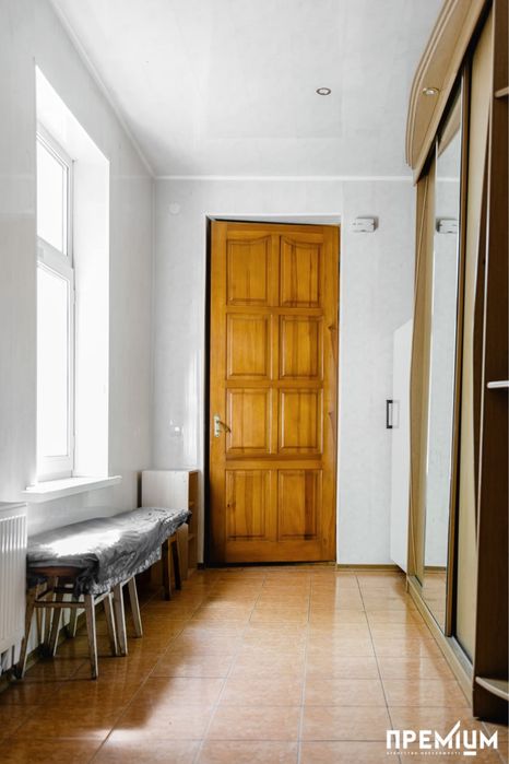 ПРОДАЖ Половина будинку 6 кімнат центр міста