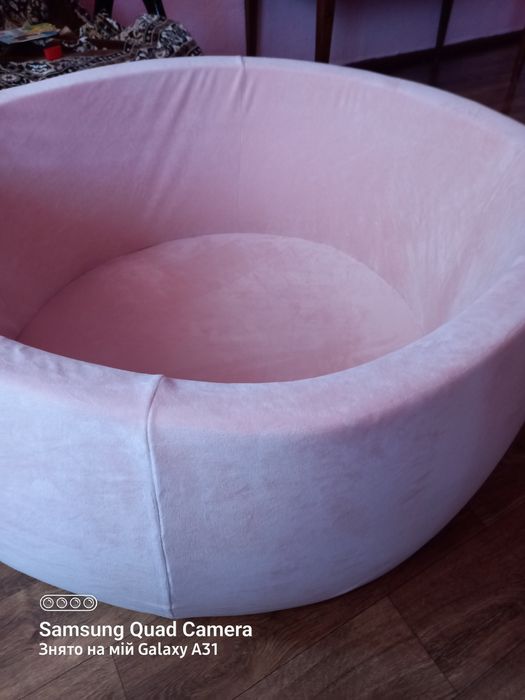 Дитячий басейн з шариками