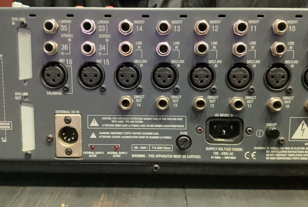 Mesa de mistura Allen & Heath GL2200