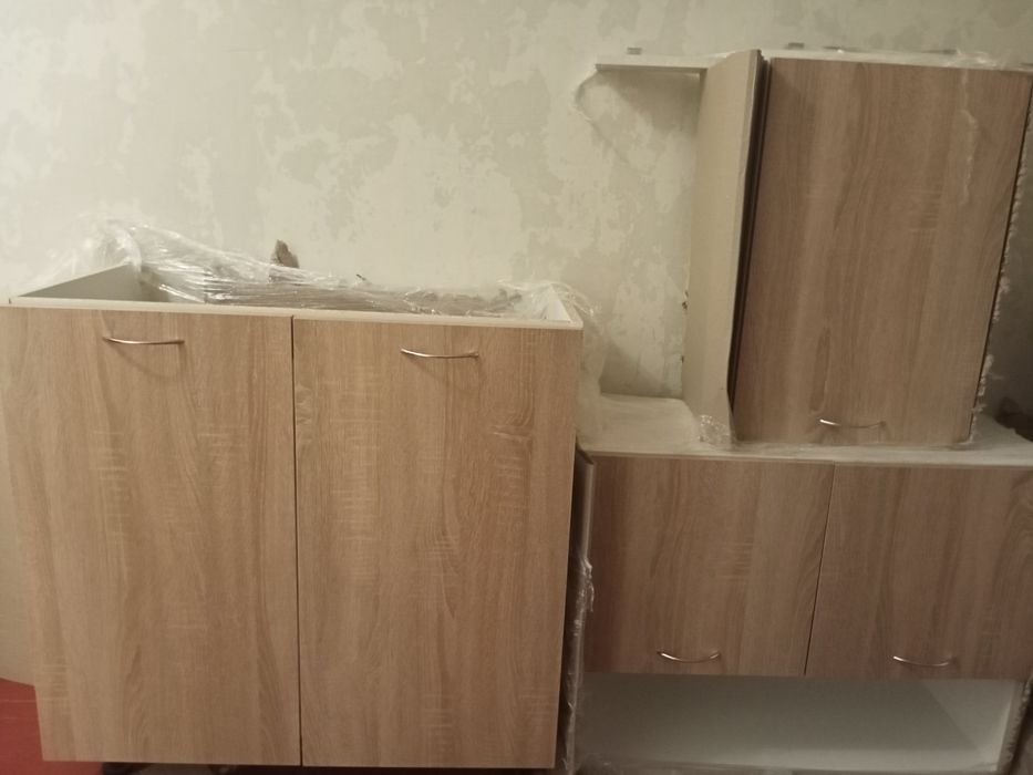 Продам кухню "Берта" 1,2 Дуб сонома/белый , столешница,мойка и полки.