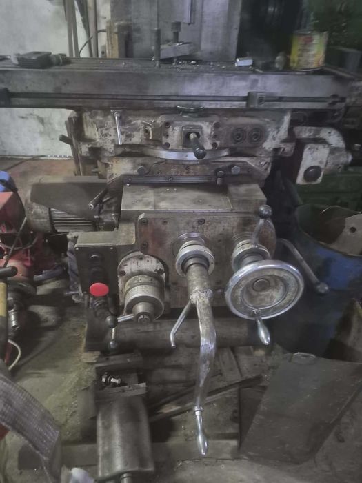 Frezarka uniwersalna Stanko 6P81