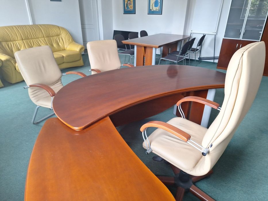Biurko z fotelami sprzedam