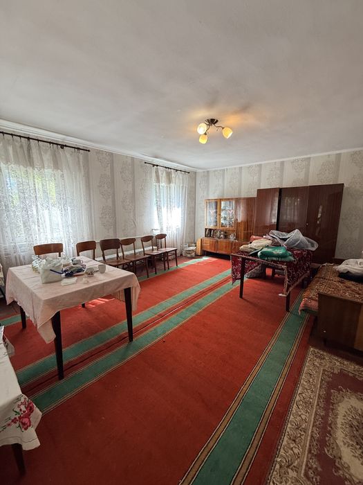 Продаж будинку на 8 сотках землі