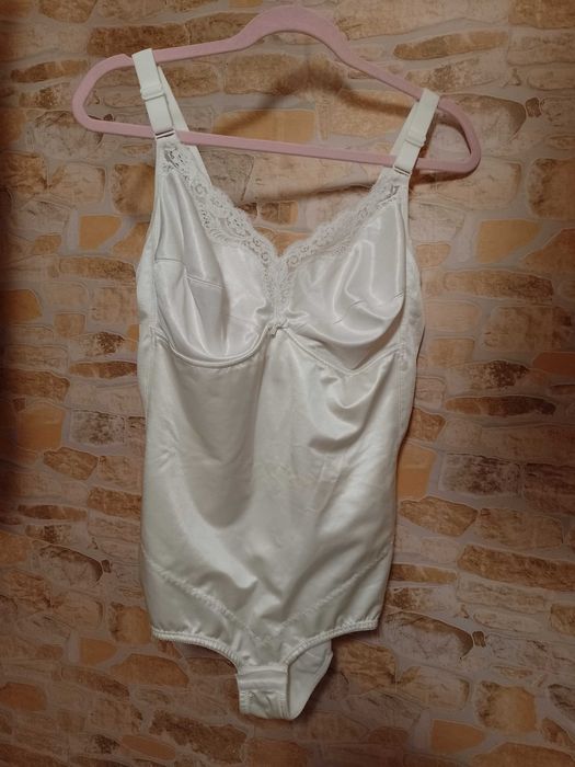 (95C) (42/XL) Triumph/ Ekskluzywne Body modelujące z Londynu