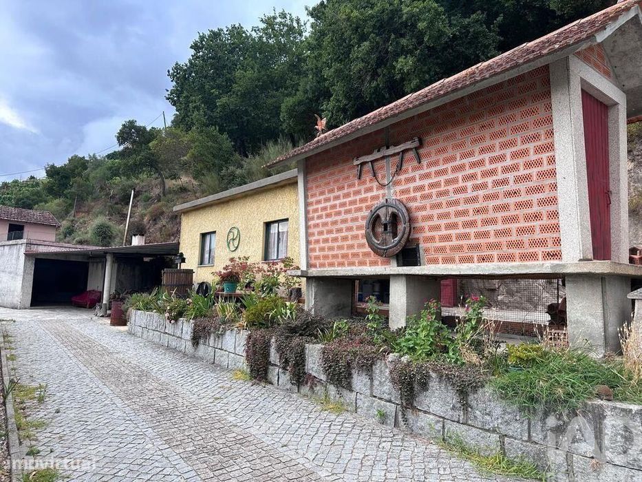 Quinta rural T4 em Valadares de 40000 m2