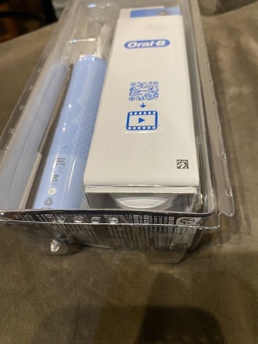 Escova eletrica Oral-B nova