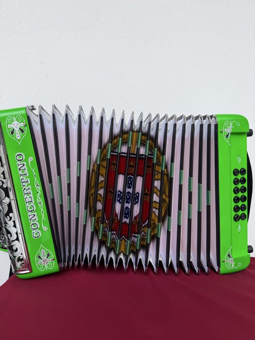 Concertina semi nova Sol dó  fá
