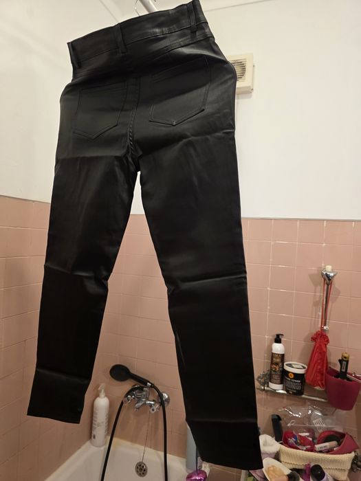 2 pares de calças, cor preta, Ecopele,  novas de mulher, por estrear,